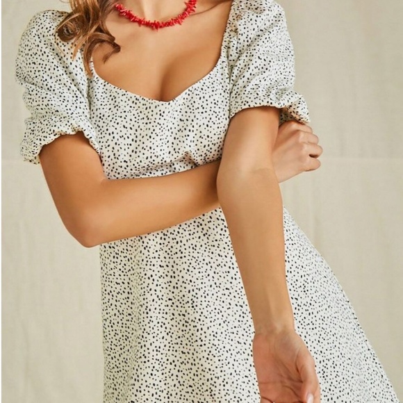 Forever 21 Dresses & Skirts - Forever 21 Black & White Speckled Dress With Puffy Sleeves Zips Down The Back M